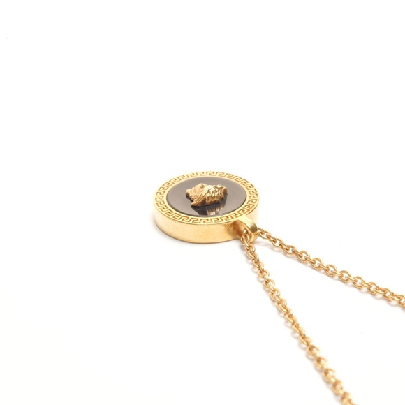 Versace Medusa necklace in gold - Picture 6 of 9